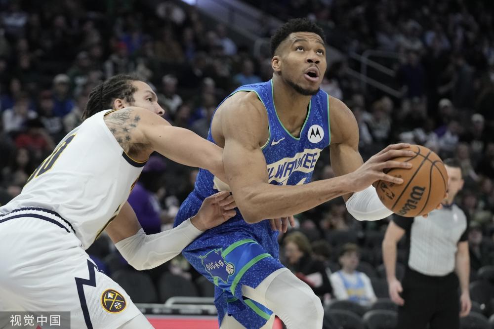 他敏锐地观 他敏锐地观